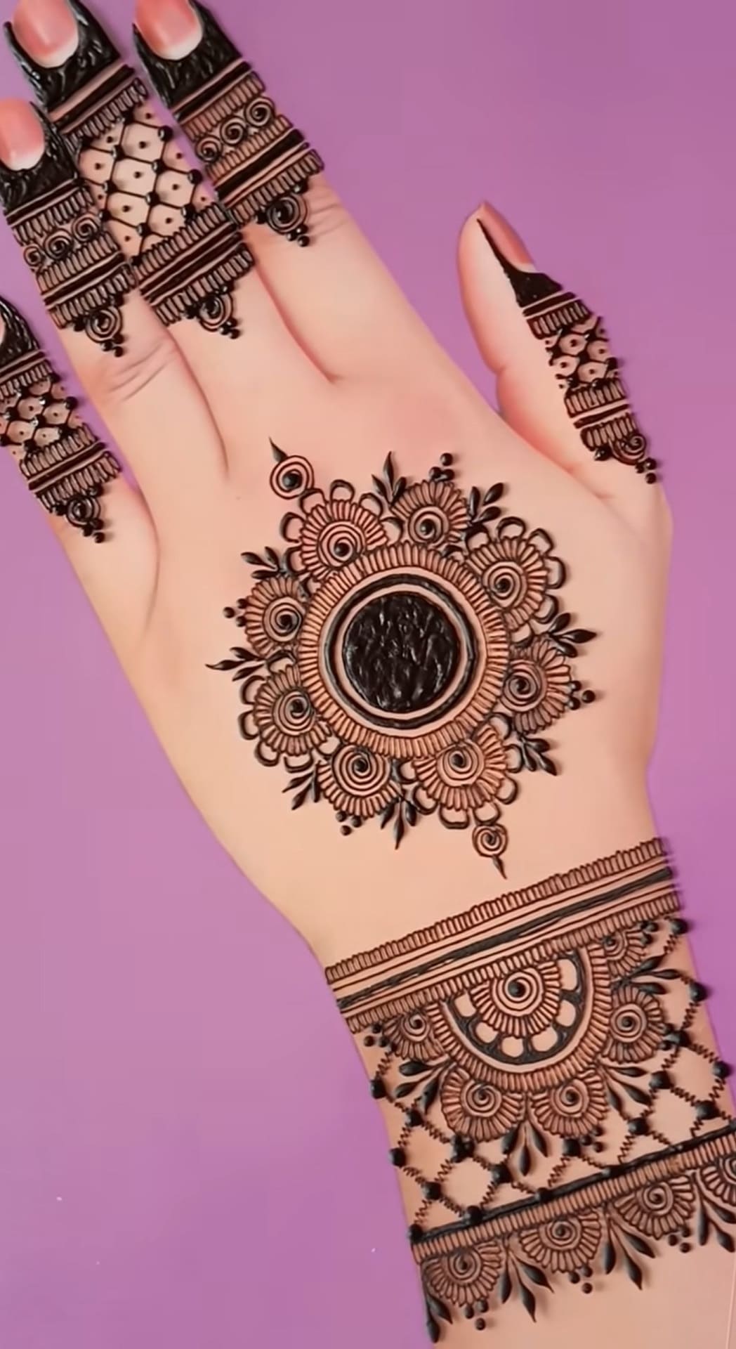 This Mehendi design will give a beautiful look to your hands - Meena  Boutique