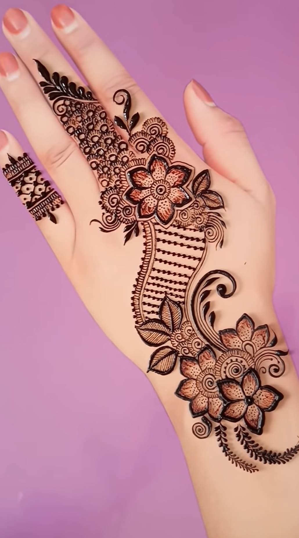 Beautiful Back Hand Mehndi Designs 2023